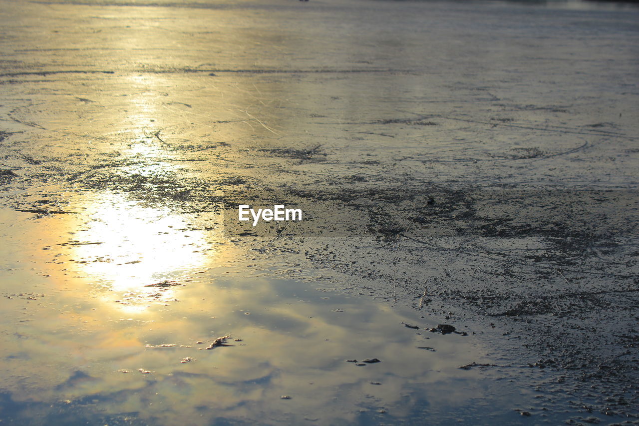 REFLECTION IN PUDDLE ON SEA