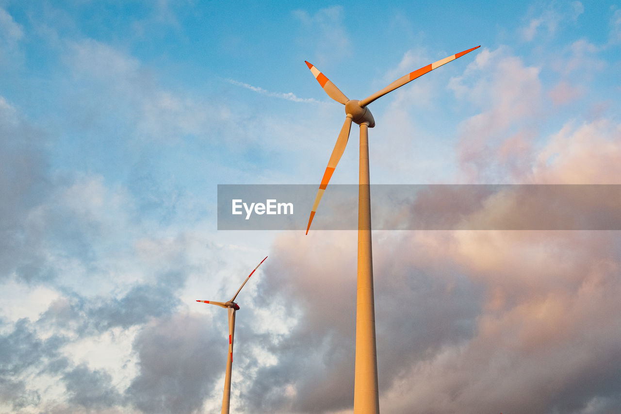 LOW ANGLE VIEW OF WIND TURBINES AGAINST SKY