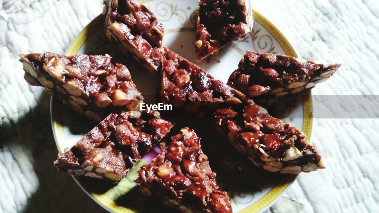 CLOSE-UP OF MEAT ON TABLE