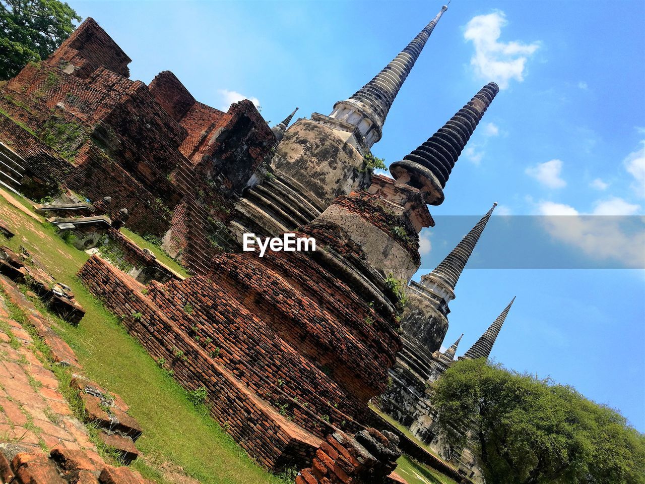 LOW ANGLE VIEW OF TEMPLE AGAINST BUILDING