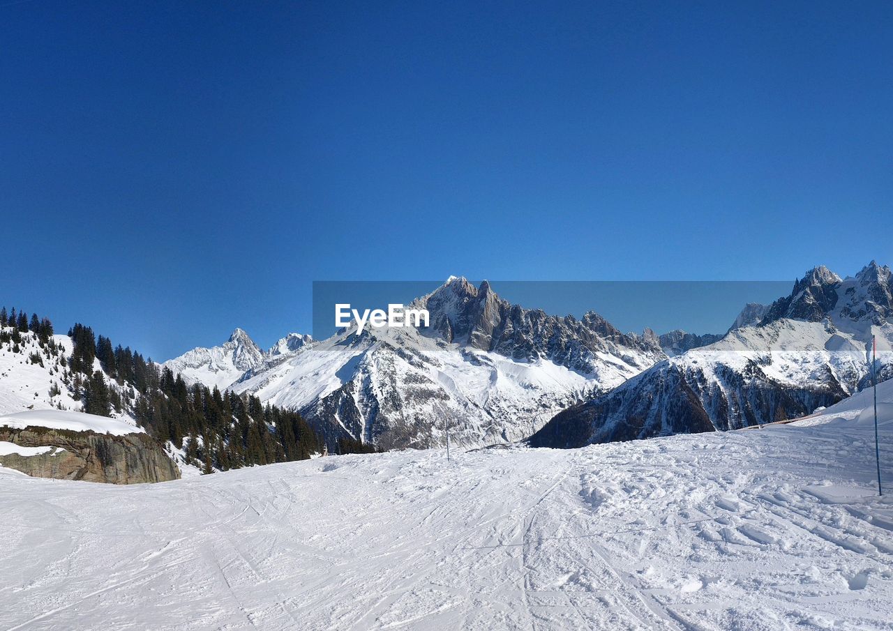 SCENIC VIEW OF SNOWCAPPED MOUNTAIN AGAINST CLEAR BLUE SKY