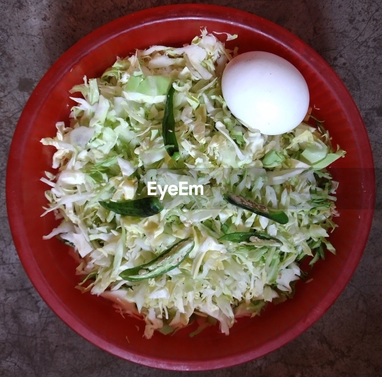 HIGH ANGLE VIEW OF CHOPPED VEGETABLES IN BOWL