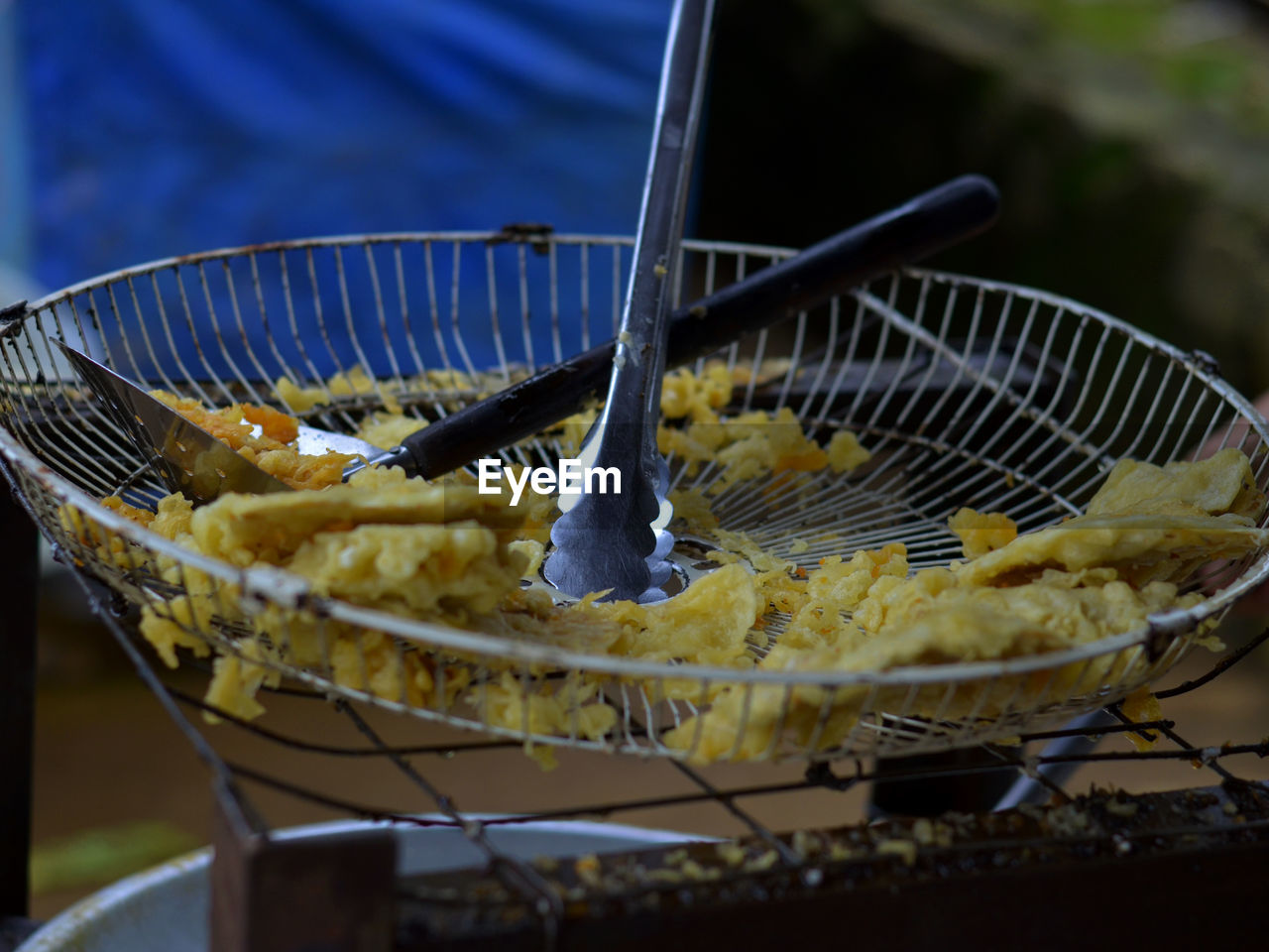 CLOSE-UP OF FISH ON BARBECUE