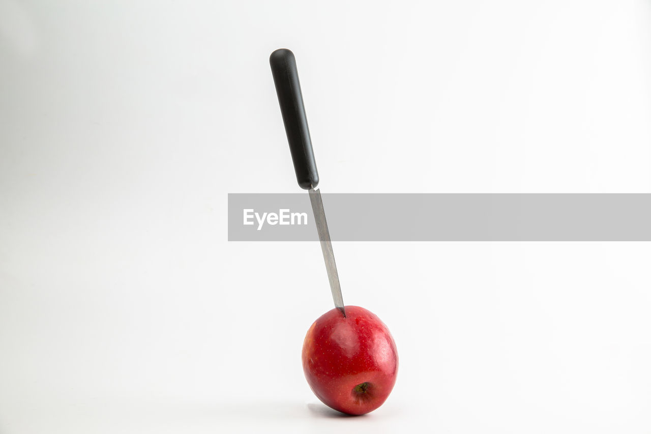 CLOSE-UP OF APPLE