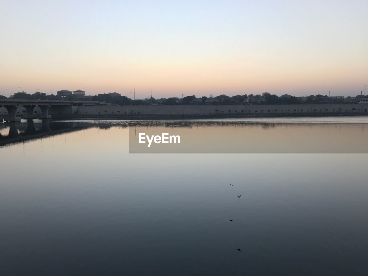 SCENIC VIEW OF LAKE AGAINST CLEAR SKY