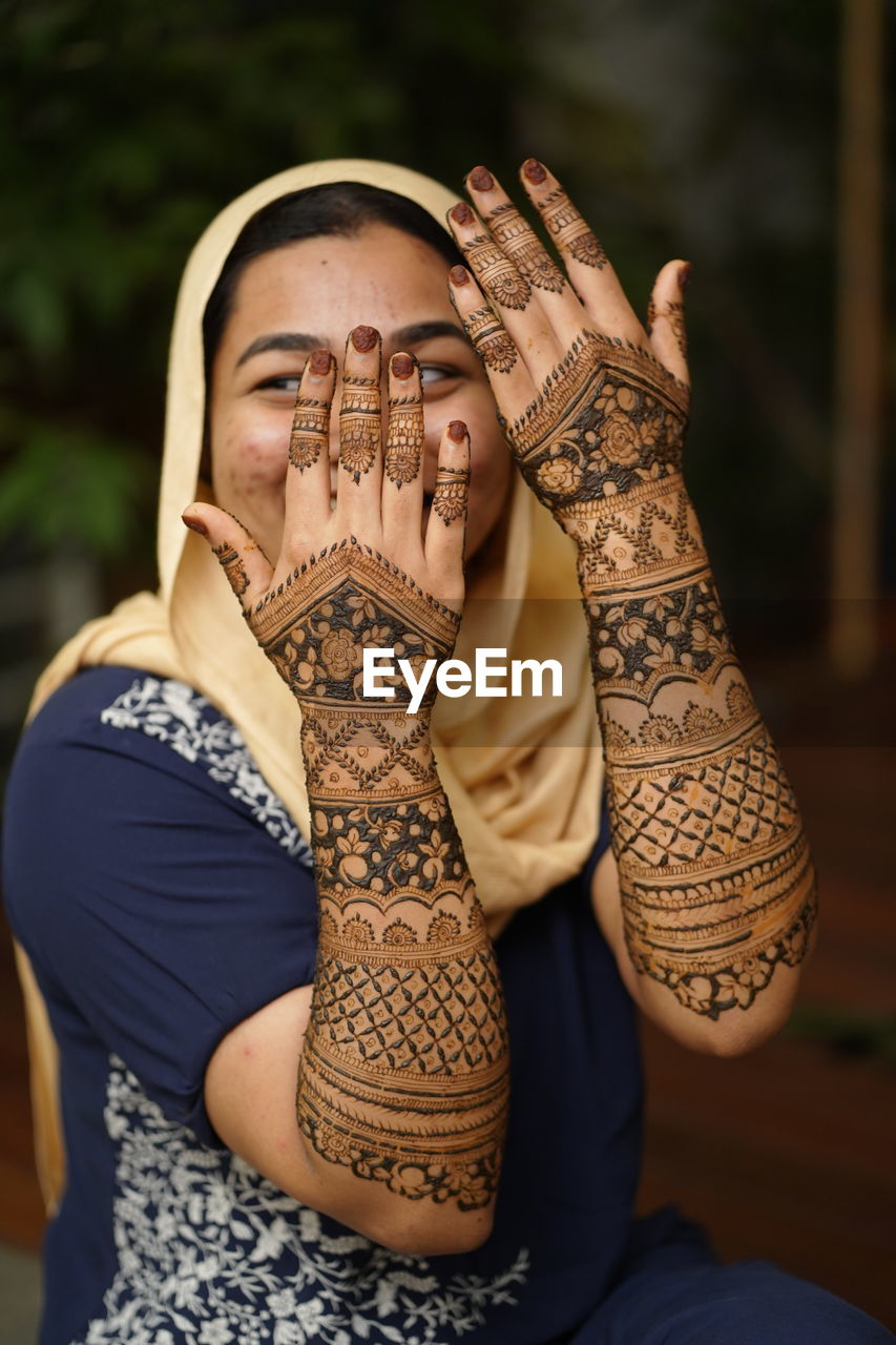 Henna on mehndi night