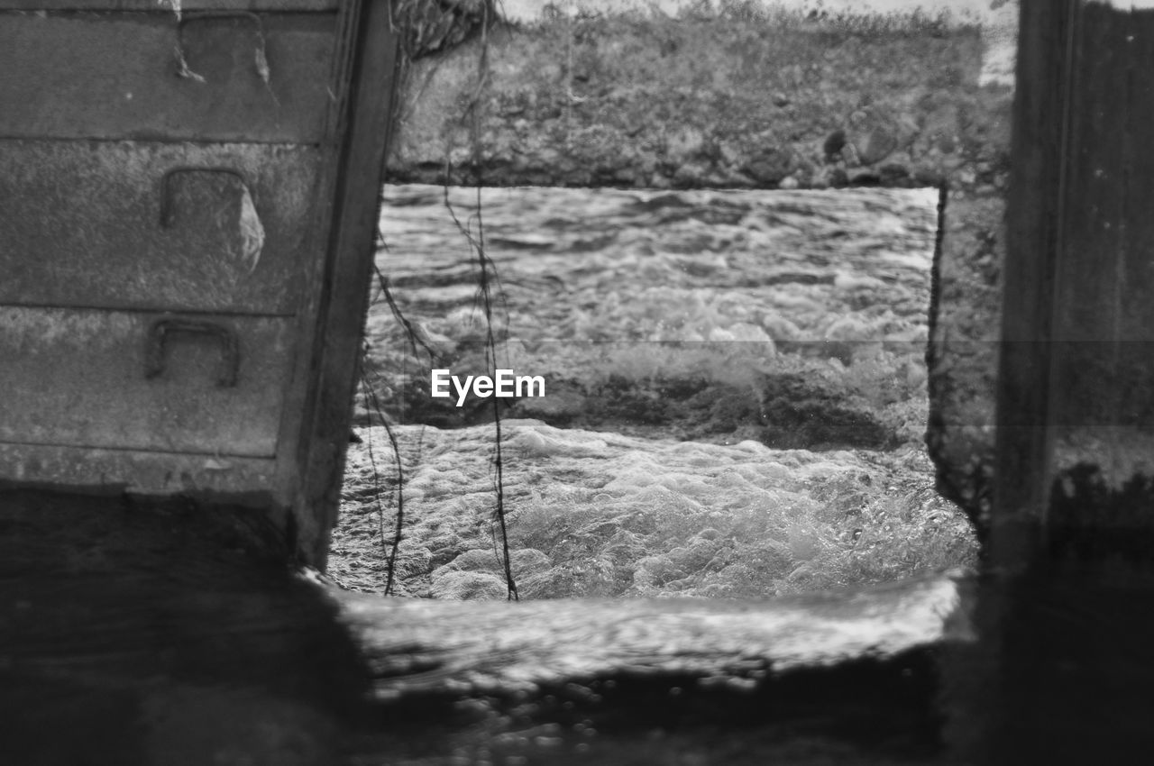 CLOSE-UP OF WATER IN CONTAINER