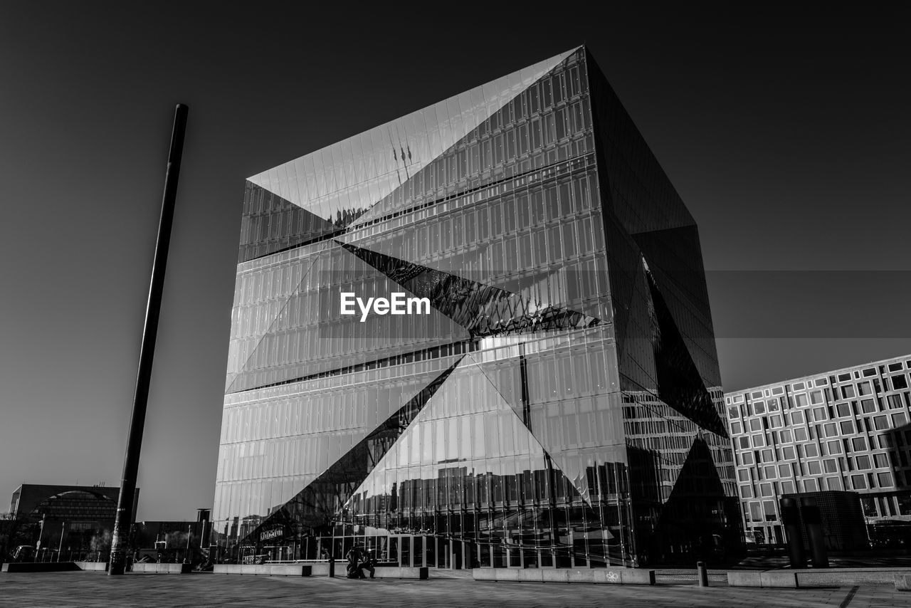 LOW ANGLE VIEW OF MODERN BUILDINGS AGAINST SKY