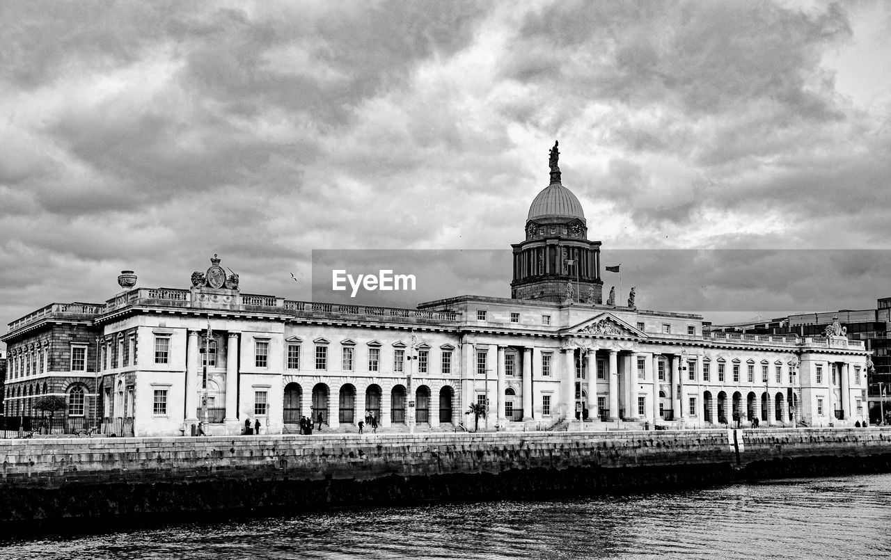 architecture, black and white, built structure, building exterior, sky, monochrome photography, cloud, monochrome, travel destinations, water, landmark, nature, city, cityscape, government, dome, travel, history, the past, no people, building, tourism, politics and government, waterway, day, outdoors, river