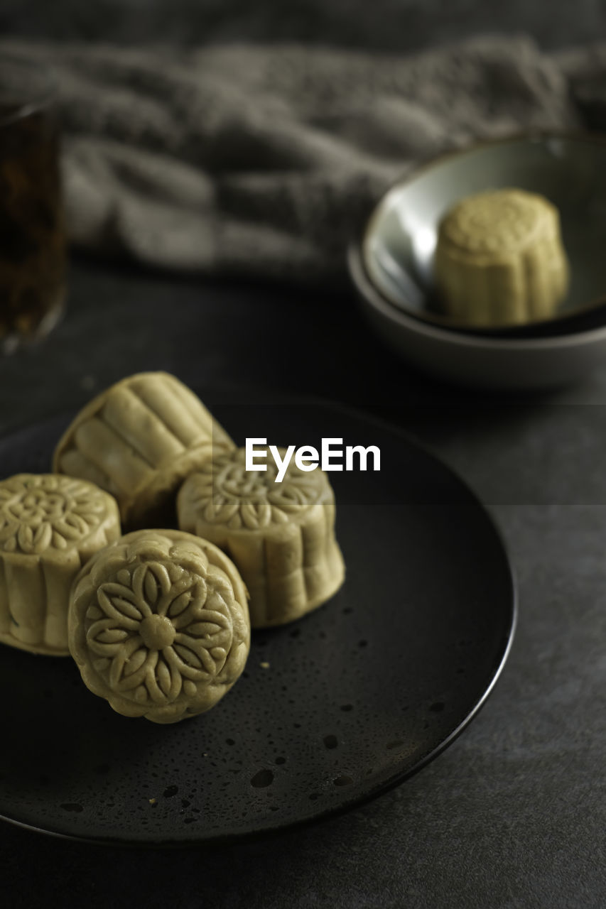 food and drink, food, dessert, baked, snack, freshness, indoors, no people, cookie, cookies and crackers, sweet food, plate, still life, healthy eating, chocolate, sweetness, icing, wellbeing, table, studio shot