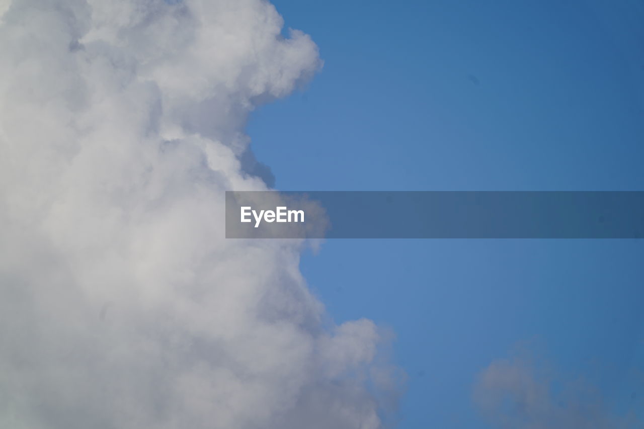 LOW ANGLE VIEW OF CLOUDSCAPE AGAINST BLUE SKY