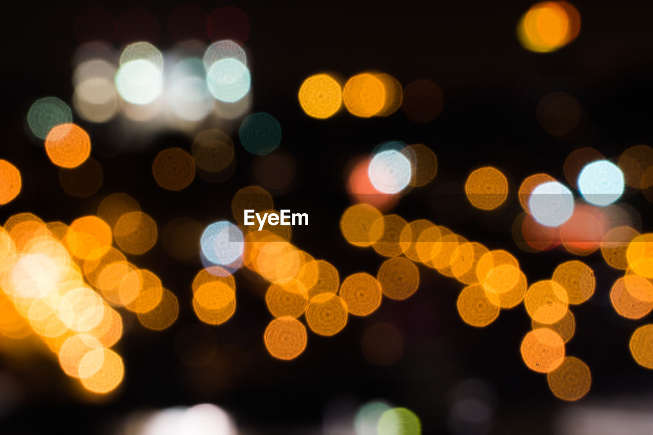 DEFOCUSED IMAGE OF ILLUMINATED LIGHTS