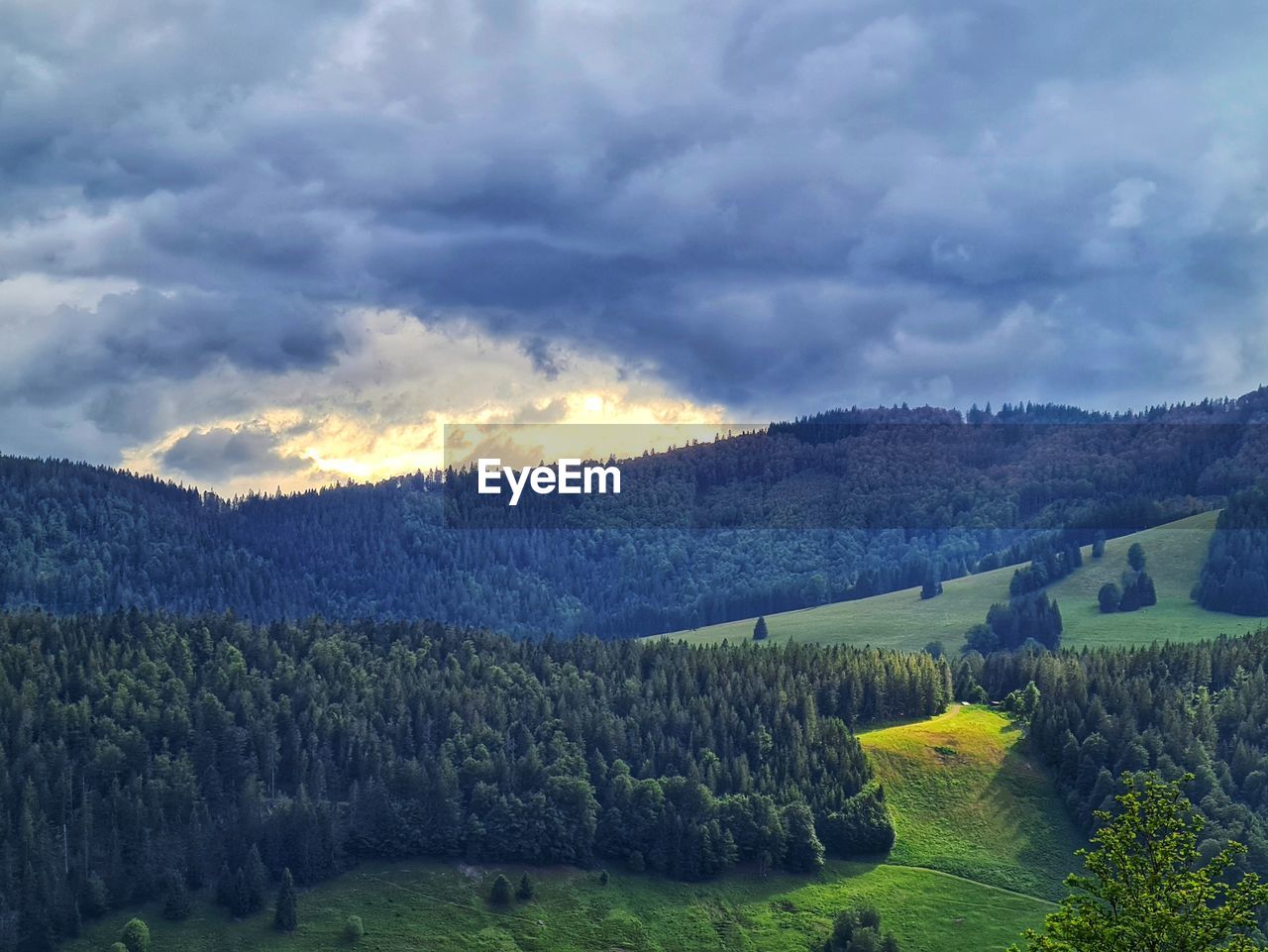 SCENIC VIEW OF LANDSCAPE AGAINST SKY DURING SUNSET