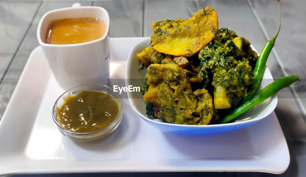 HIGH ANGLE VIEW OF BREAKFAST SERVED IN PLATE