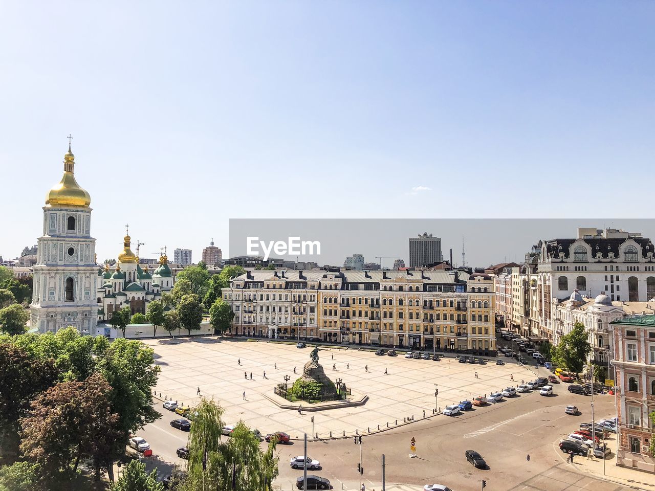 Panorama of sofiyivska square in kyiv in summer. shot from above of historic architecture.