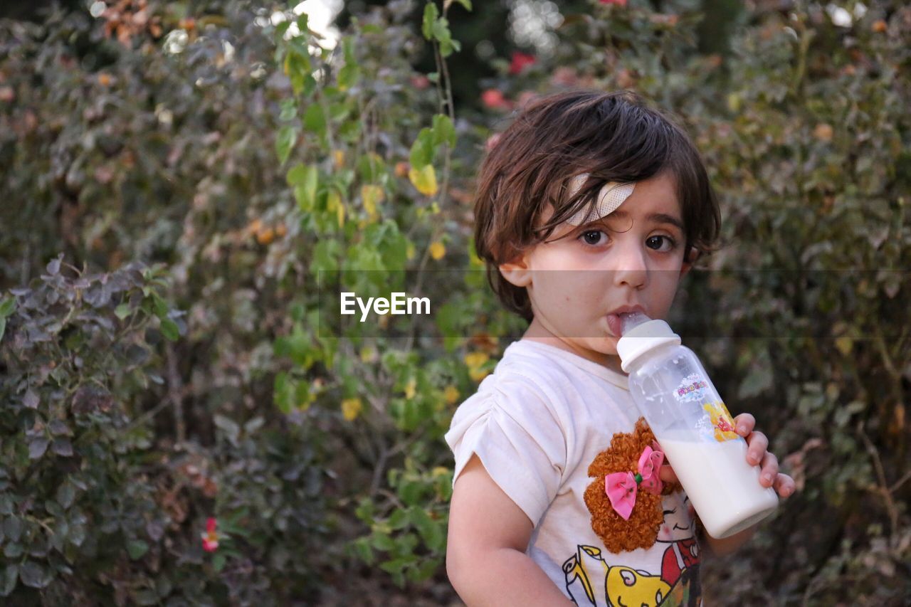 PORTRAIT OF BOY HOLDING ICE CREAM OUTDOORS