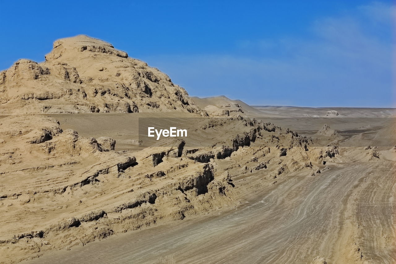 0540 nw-se alignment of yardang landforms carved by wind erosion. qaidam basin desert-qinghai-china.