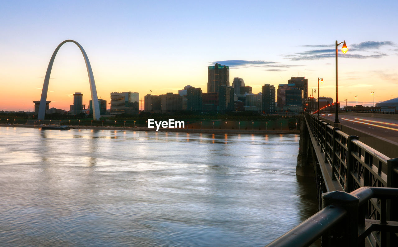 VIEW OF RIVER BY BUILDINGS AGAINST SKY