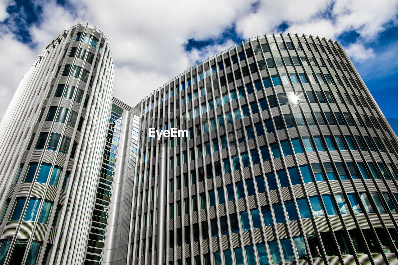 LOW ANGLE VIEW OF MODERN BUILDING AGAINST SKY IN CITY