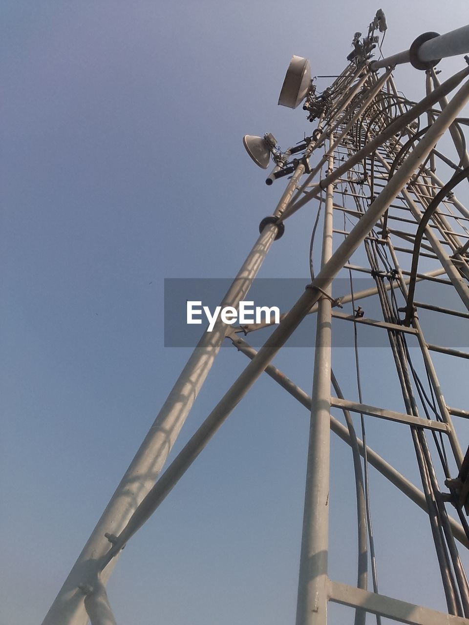 LOW ANGLE VIEW OF COMMUNICATIONS TOWER AGAINST CLEAR SKY