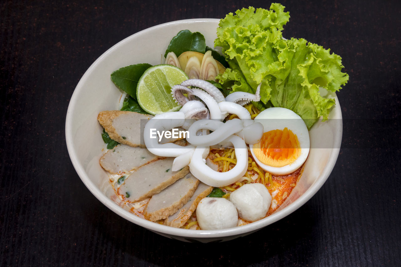 HIGH ANGLE VIEW OF BREAKFAST ON TABLE