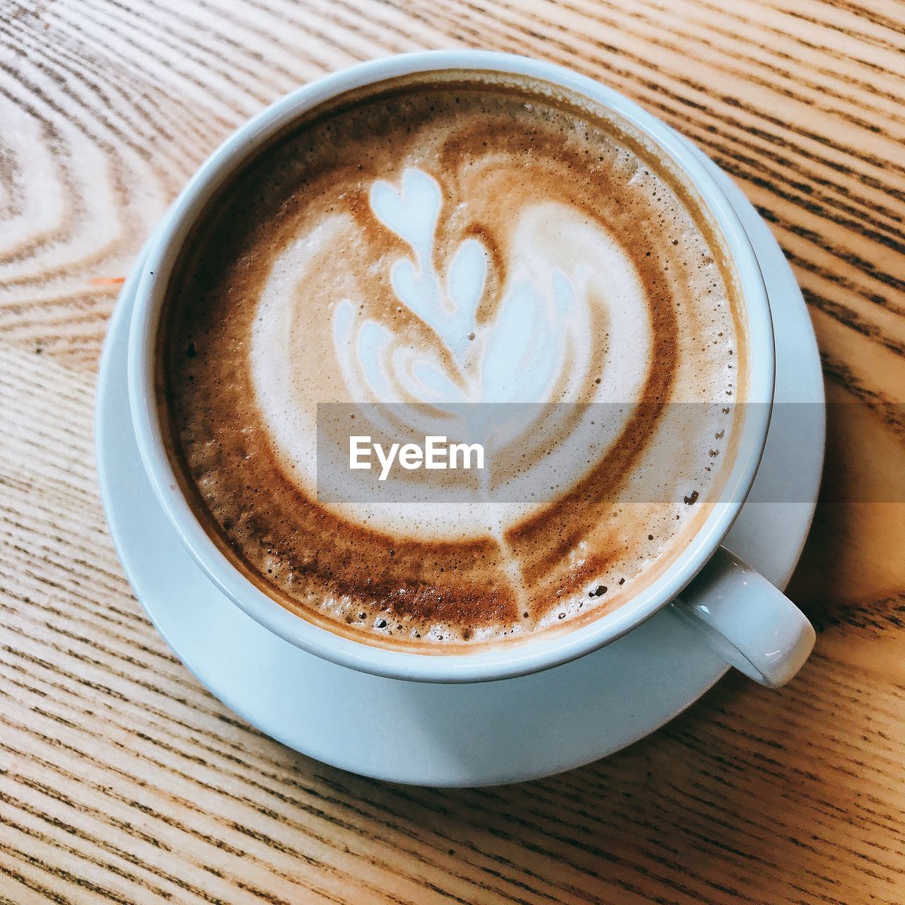 HIGH ANGLE VIEW OF CAPPUCCINO ON TABLE