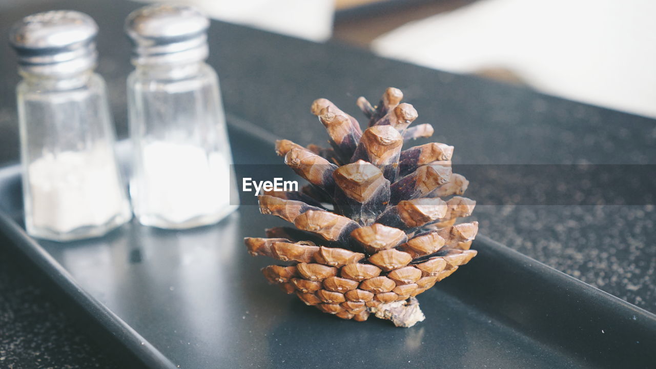 HIGH ANGLE VIEW OF FOOD ON TABLE