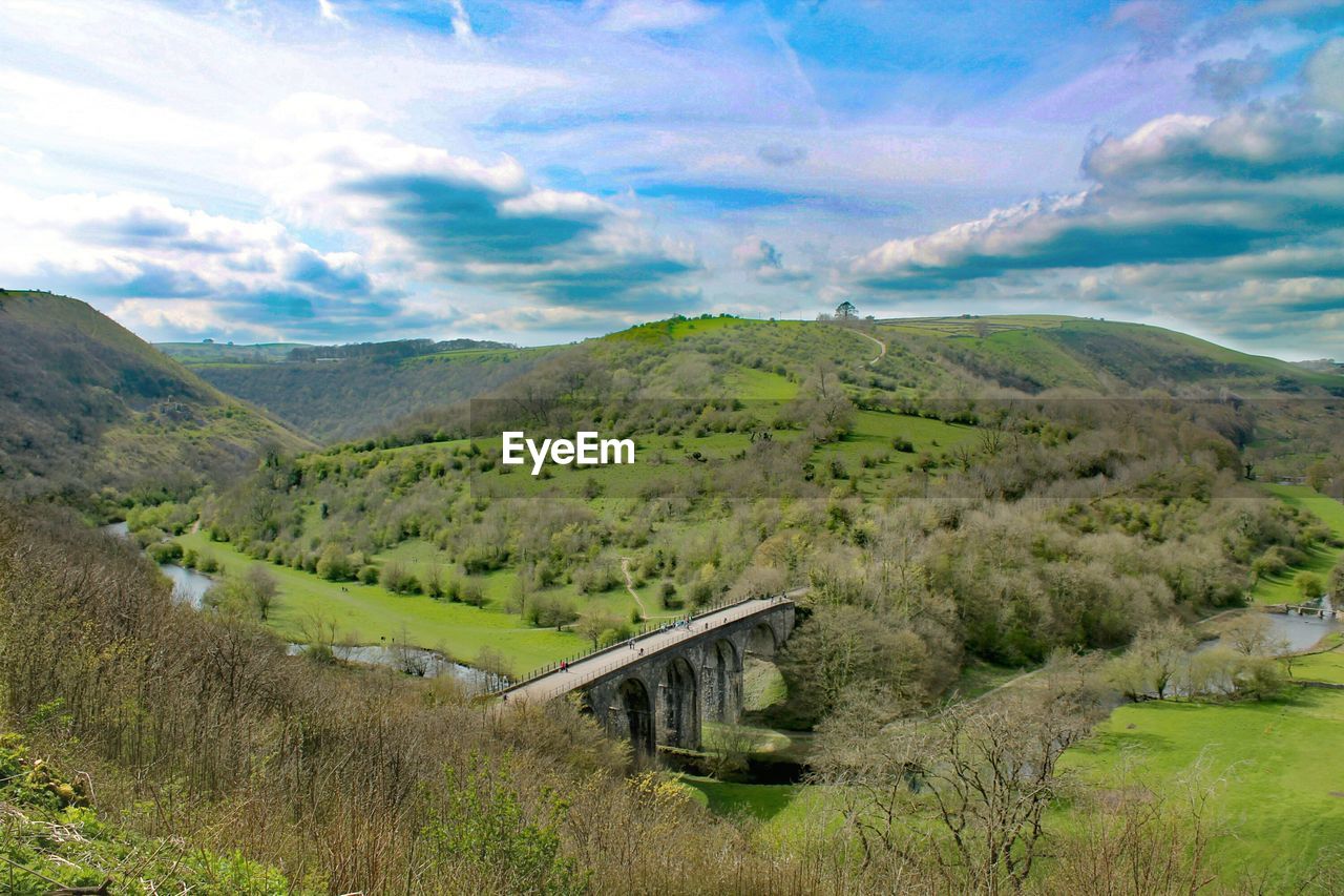 SCENIC VIEW OF WINDING ROAD AGAINST SKY