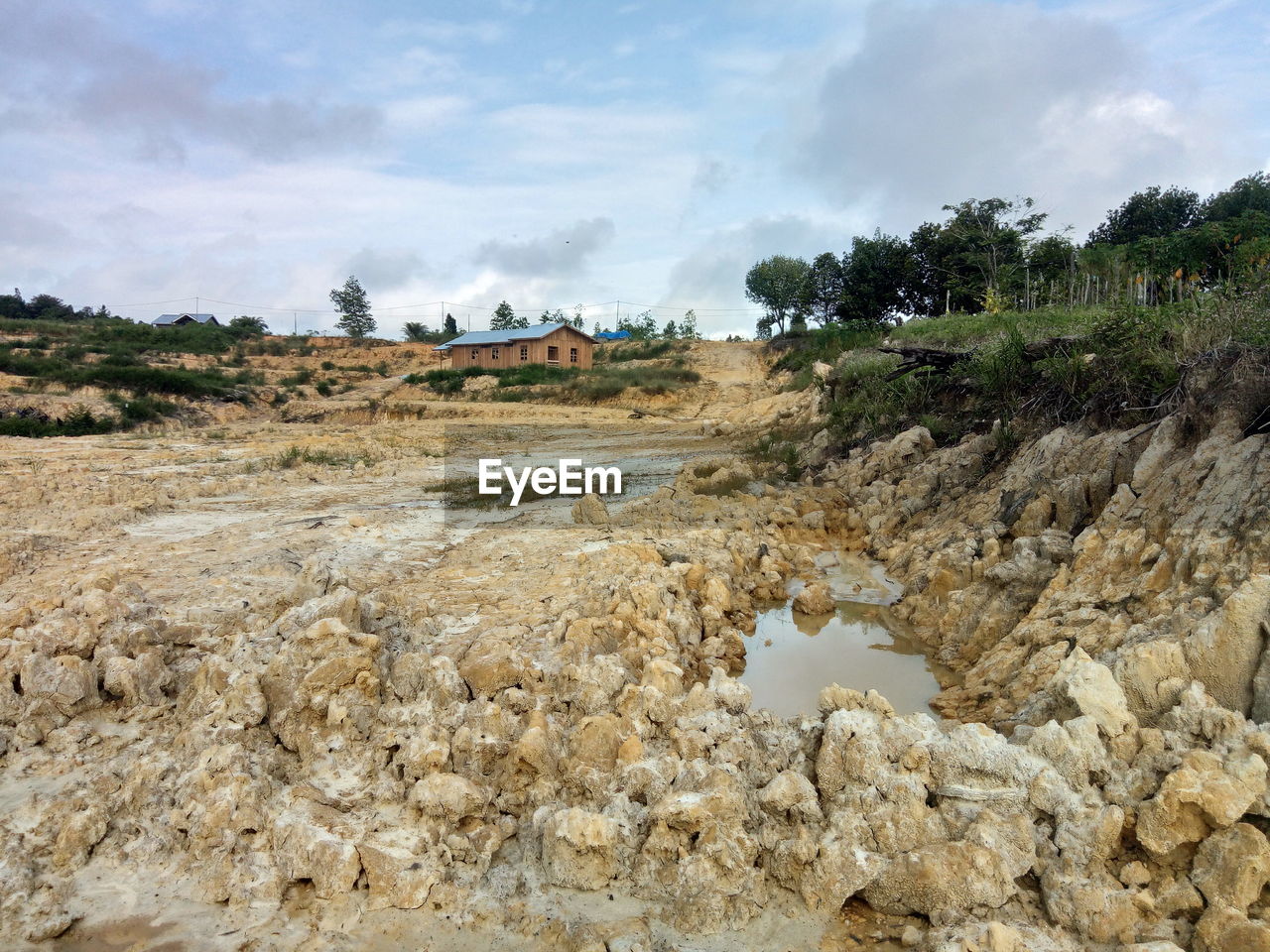 SCENIC VIEW OF ROCKS ON SHORE AGAINST SKY