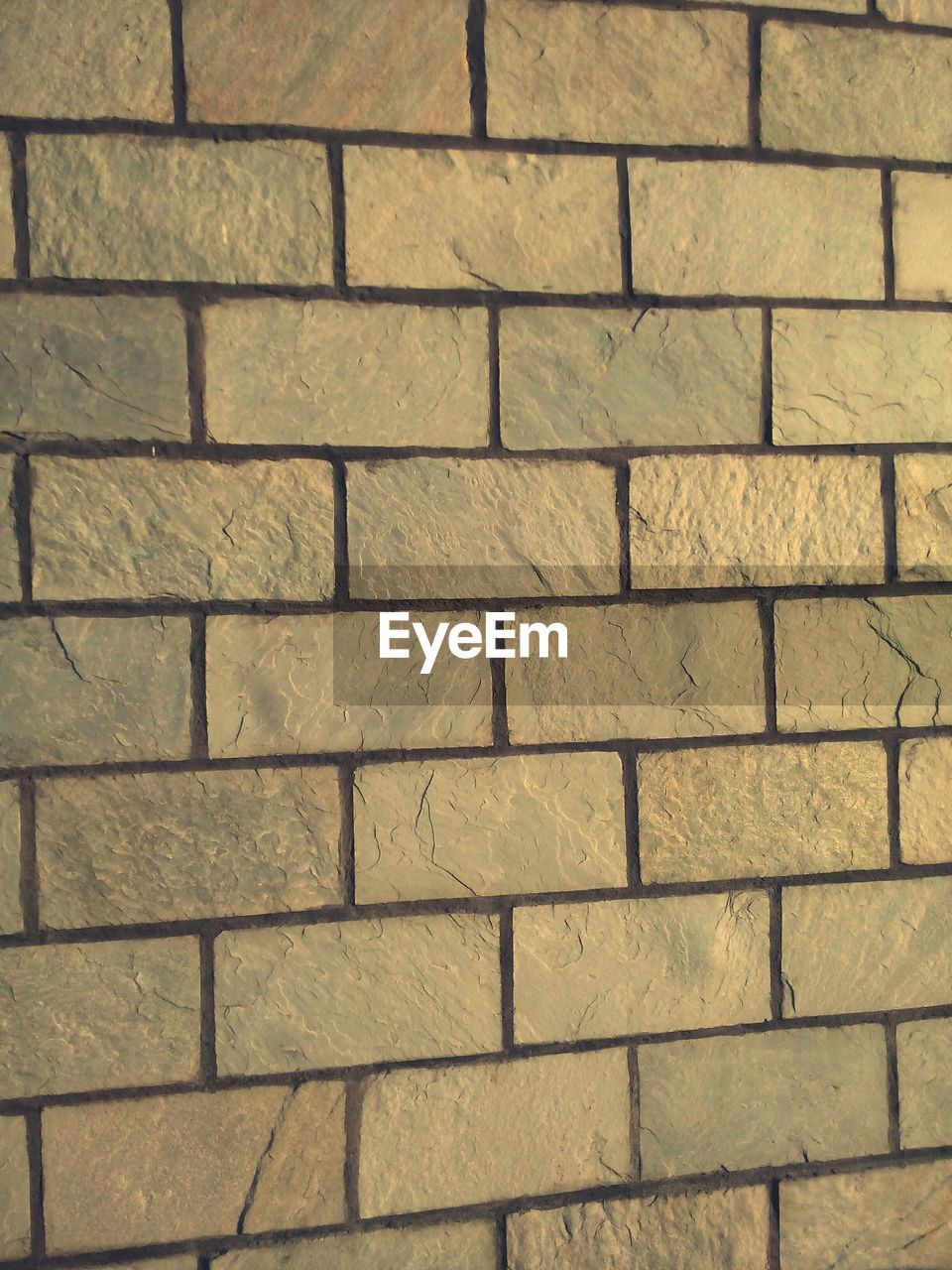 FULL FRAME SHOT OF BRICK WALL