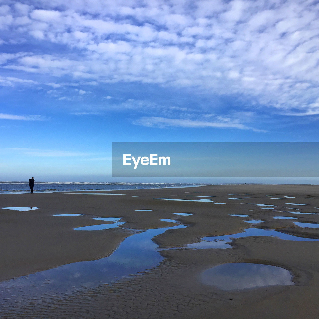 VIEW OF SEA AGAINST CLOUDY SKY