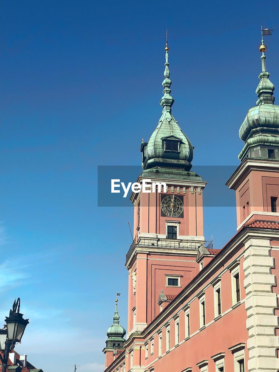 LOW ANGLE VIEW OF BUILDING AGAINST CLEAR SKY