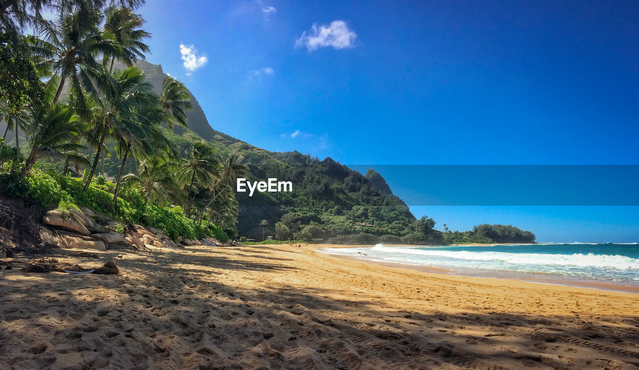 Scenic view of tunnels beach makua beach on the hawaiian island of kauai, usa against sky