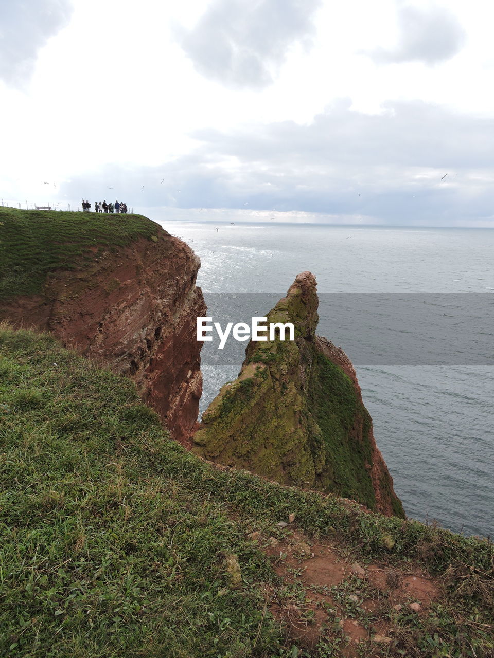 SCENIC VIEW OF CALM SEA AGAINST SKY