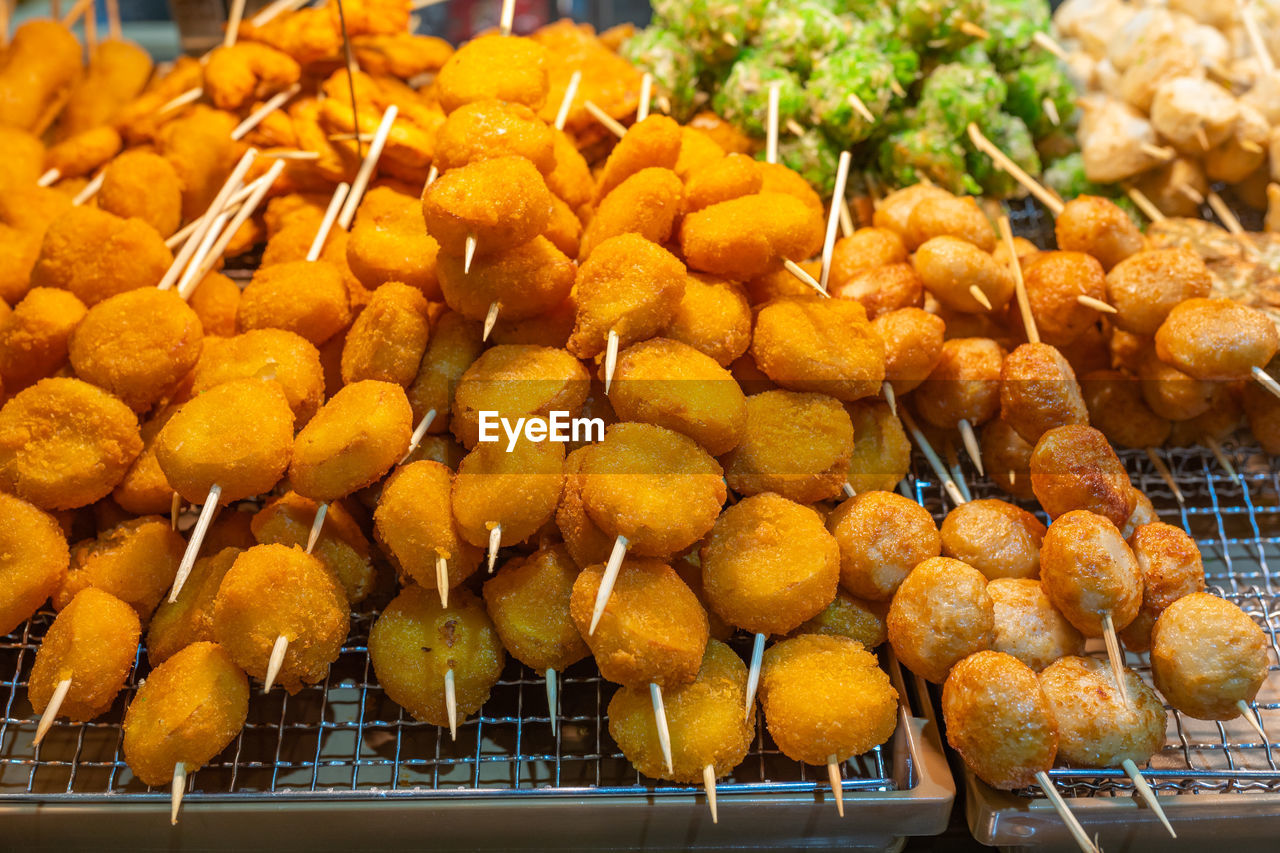 CLOSE-UP OF FRUITS FOR SALE IN MARKET