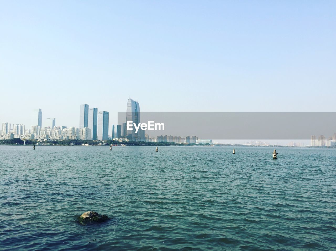 SCENIC VIEW OF SEA AND CITYSCAPE AGAINST CLEAR SKY
