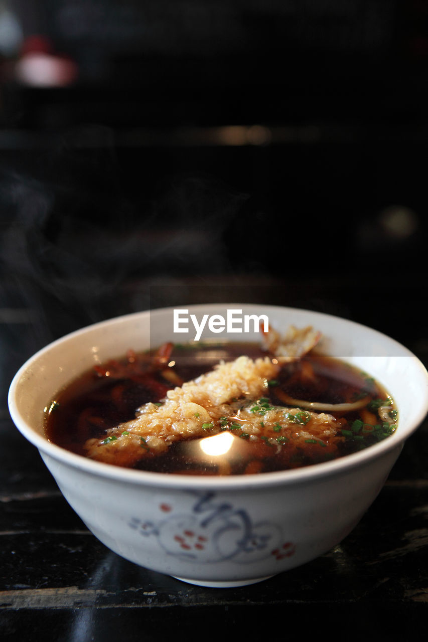 CLOSE-UP OF FRESH SOUP IN BOWL