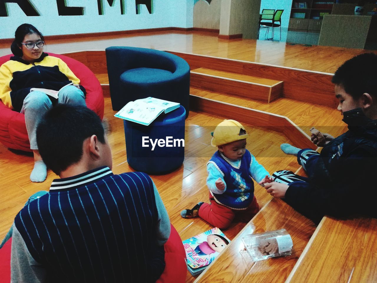 HIGH ANGLE VIEW OF PEOPLE SITTING IN TABLE