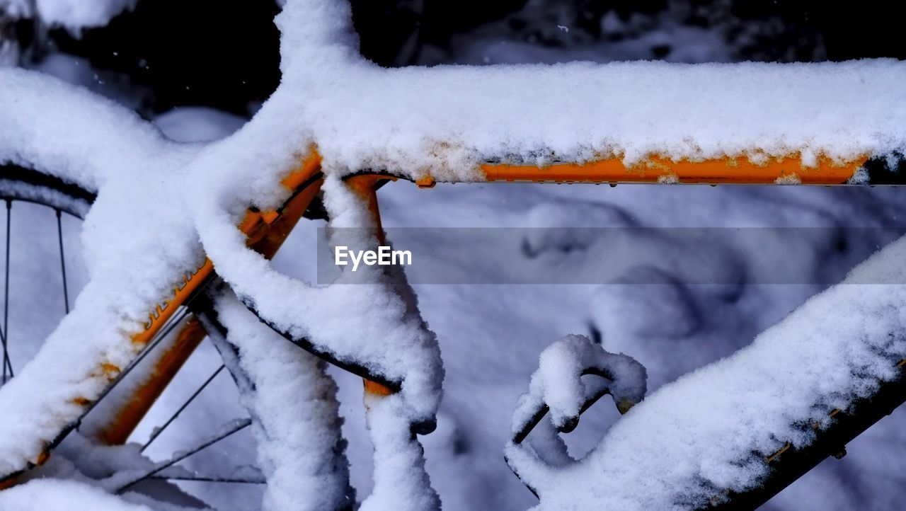 CLOSE-UP OF SNOW ON FROZEN LANDSCAPE