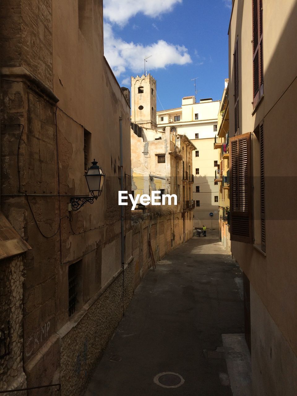 NARROW ALLEY ALONG BUILDINGS IN TOWN