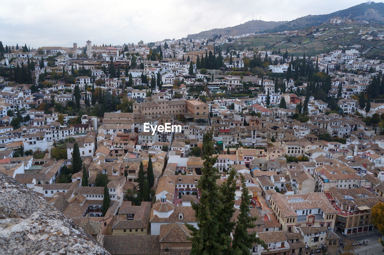 HIGH ANGLE VIEW OF TOWN AGAINST SKY