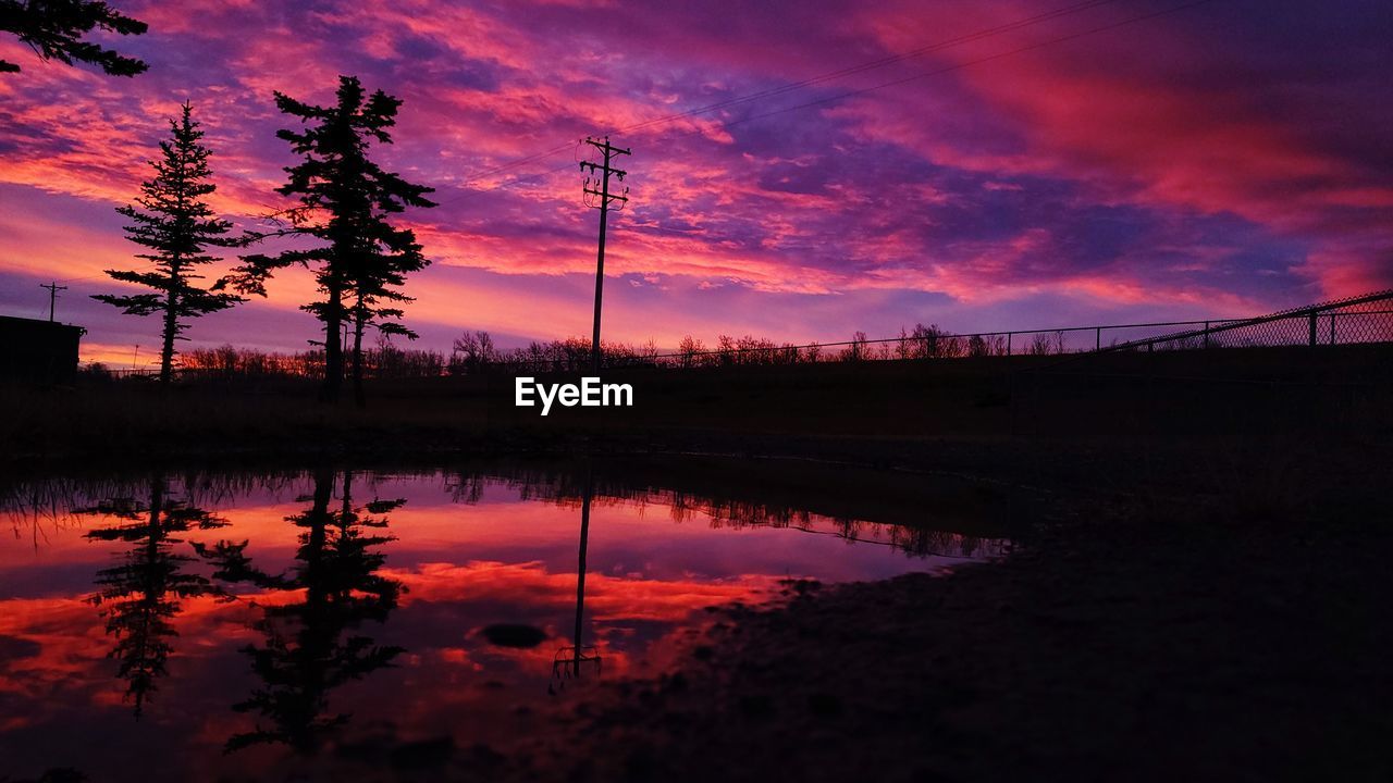 SCENIC VIEW OF LAKE AGAINST ROMANTIC SKY