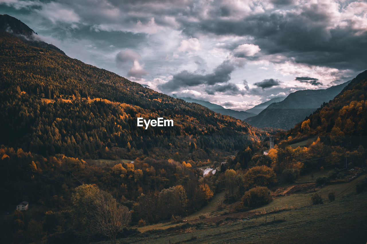 SCENIC VIEW OF LANDSCAPE AND MOUNTAINS AGAINST SKY