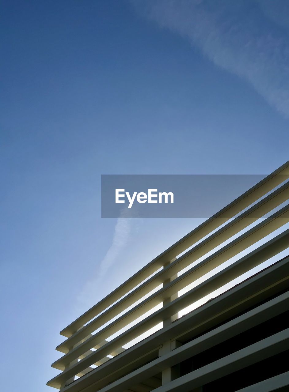 LOW ANGLE VIEW OF BUILDING AGAINST BLUE SKY