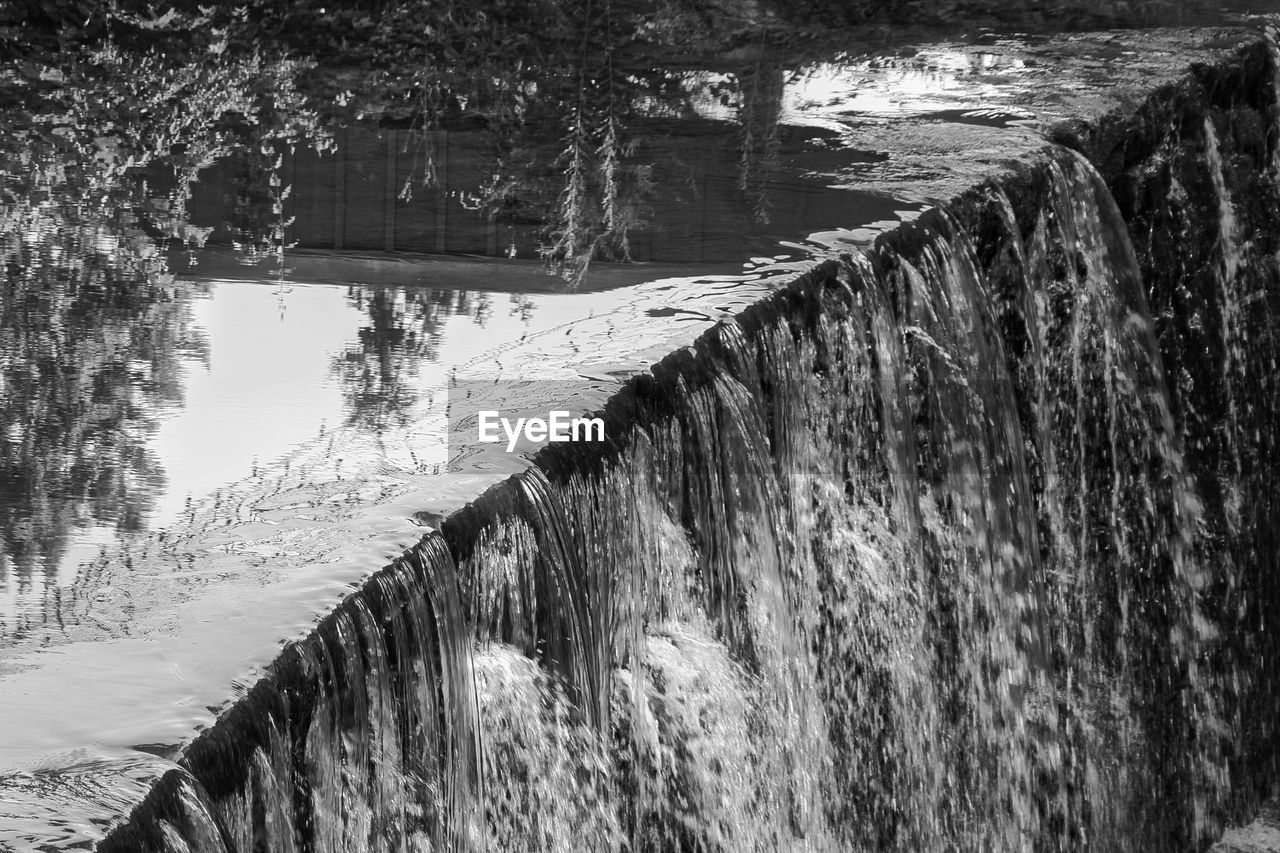 water, black and white, nature, plant, day, monochrome photography, architecture, tree, built structure, monochrome, bridge, winter, no people, outdoors, waterway, wall, wall - building feature, waterfall, reflection, land