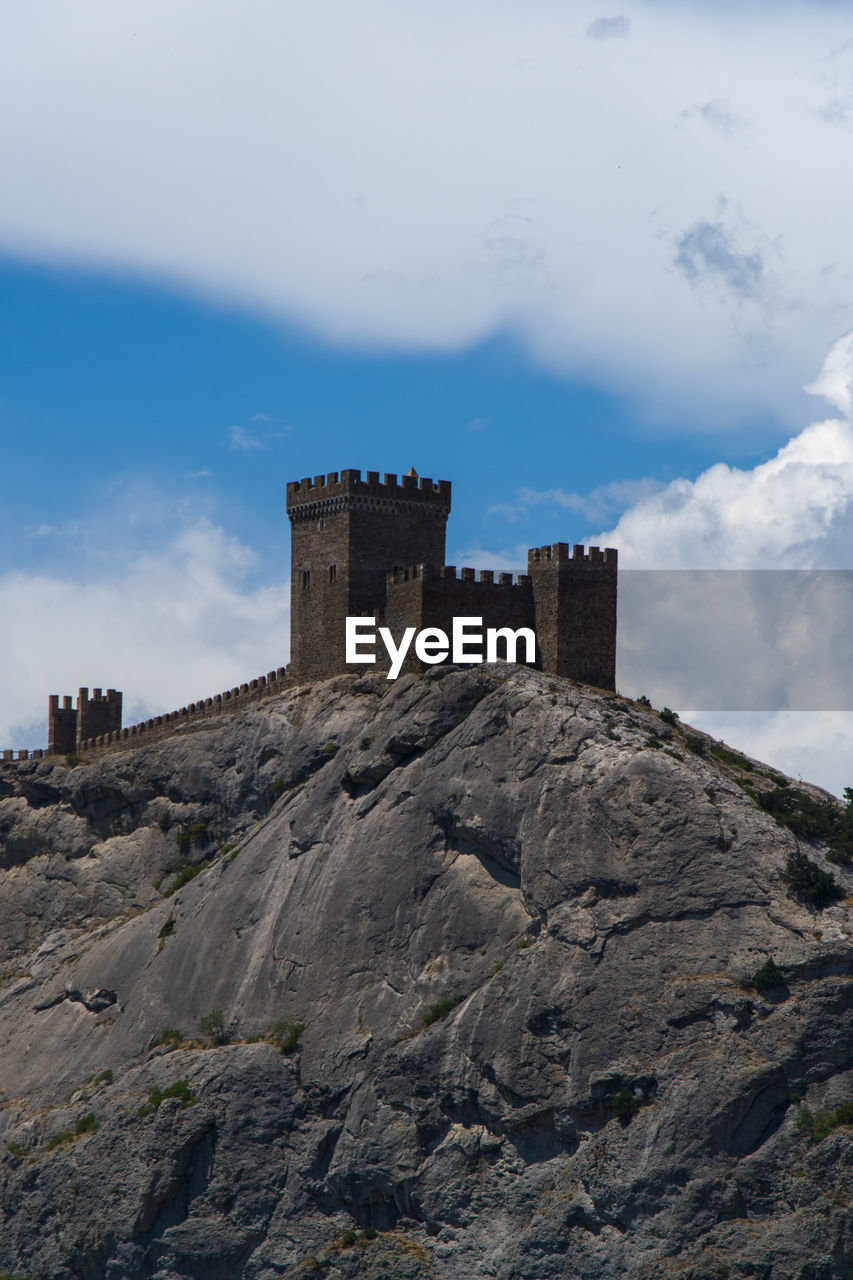 LOW ANGLE VIEW OF FORT ON ROCK AGAINST SKY