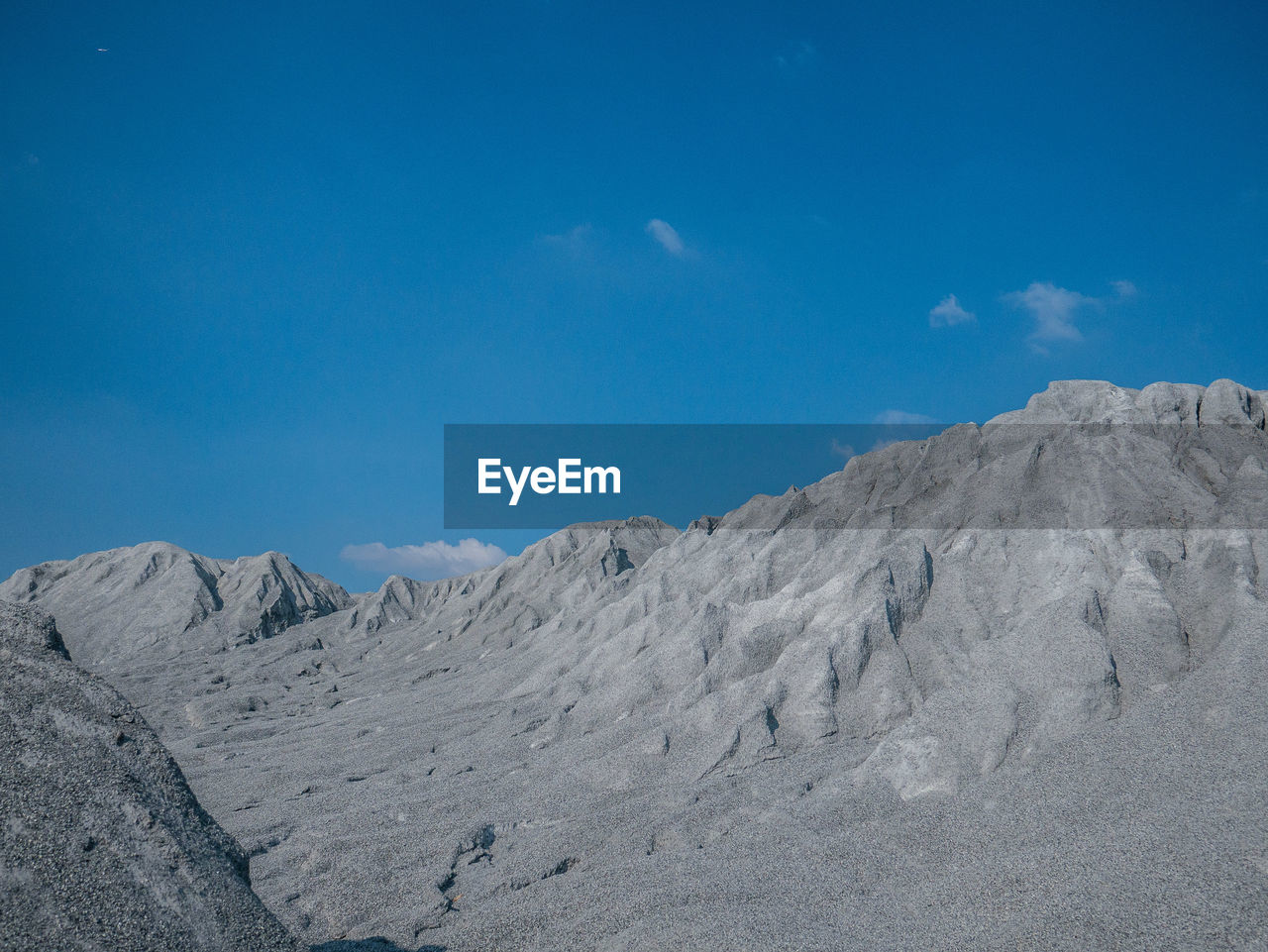 SCENIC VIEW OF MOUNTAIN AGAINST BLUE SKY