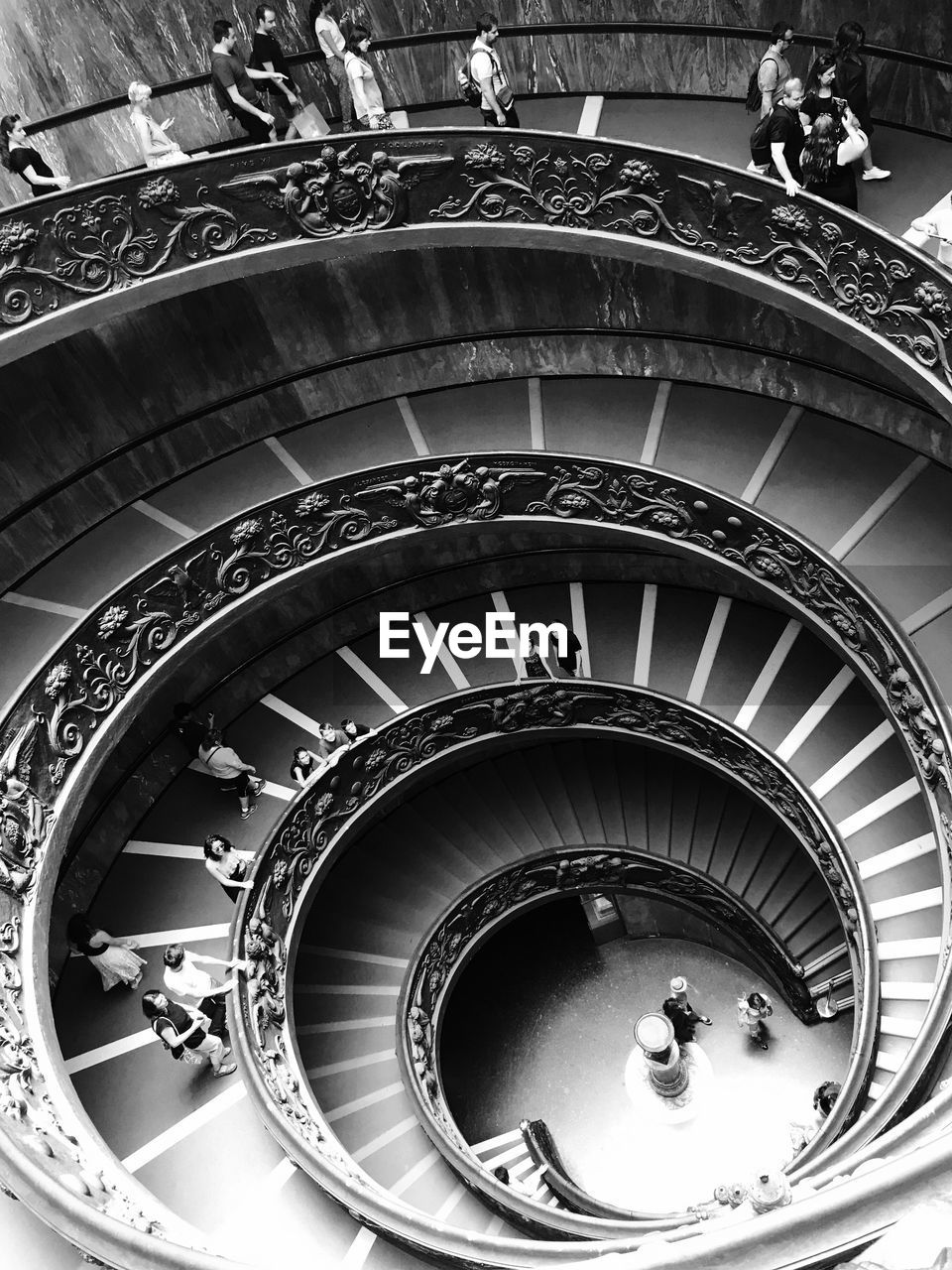 HIGH ANGLE VIEW OF SPIRAL STAIRCASE OF PEOPLE