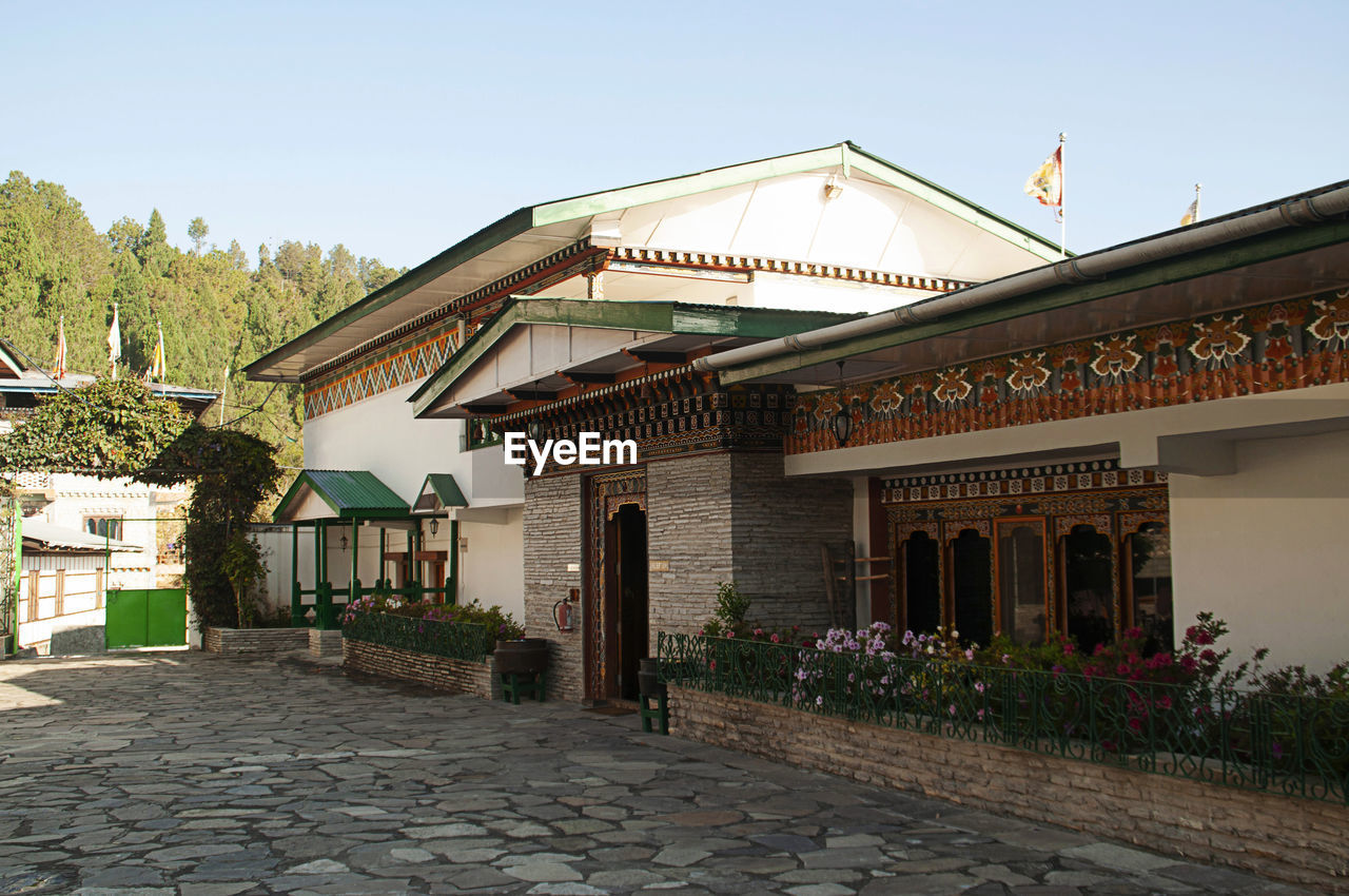 FOOTPATH LEADING TOWARDS BUILDING