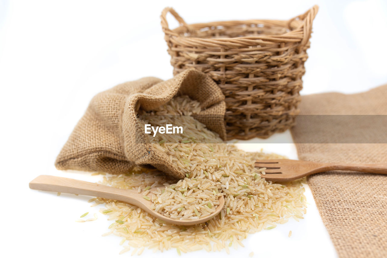 CLOSE-UP OF WICKER BASKET ON TABLE